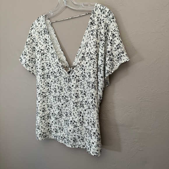 Volcom Black and White Floral Blouse - Picture 4 of 6